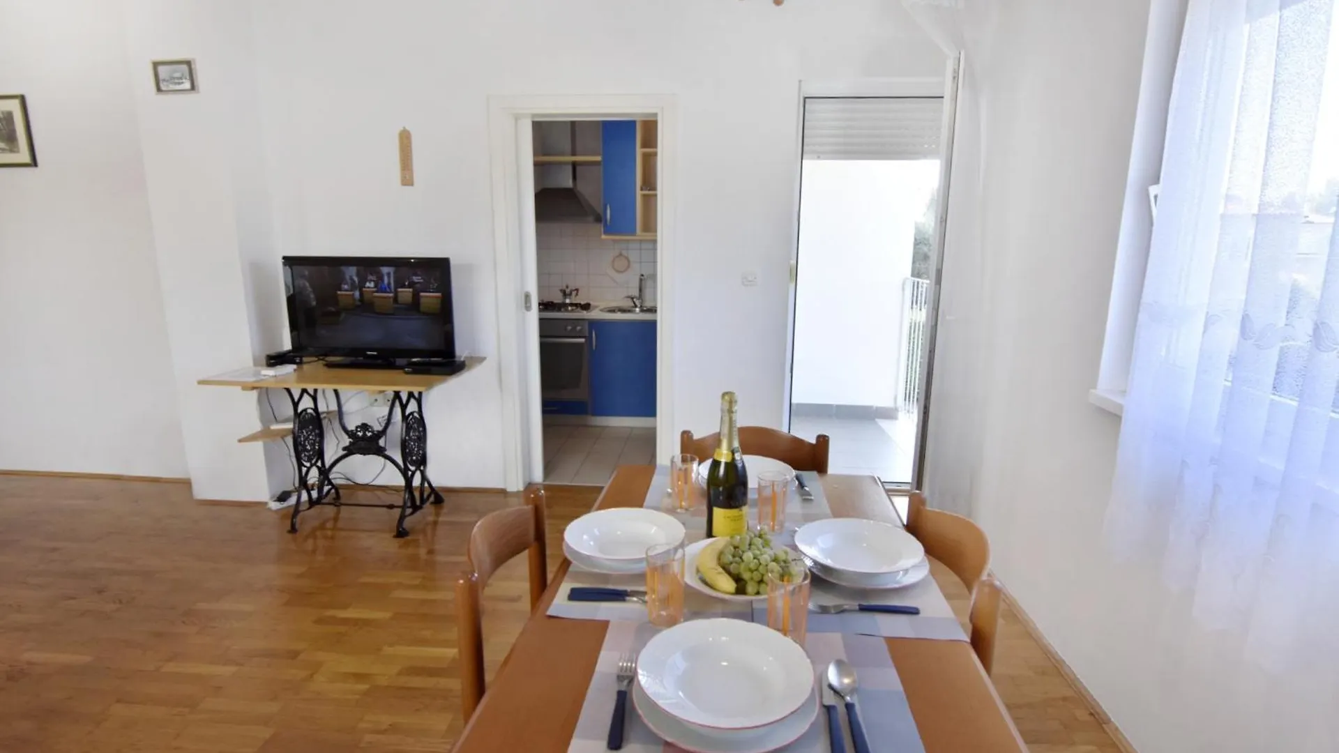 Apartments With Wifi Umag - 22353