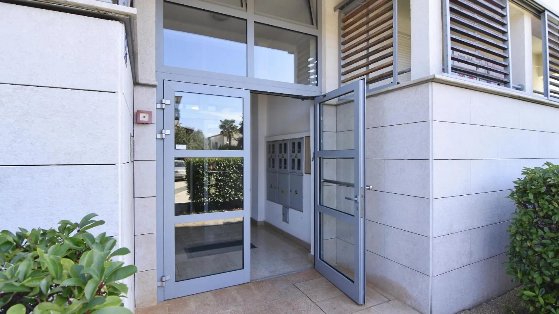 Apartments With Wifi Umag - 22353 0*,